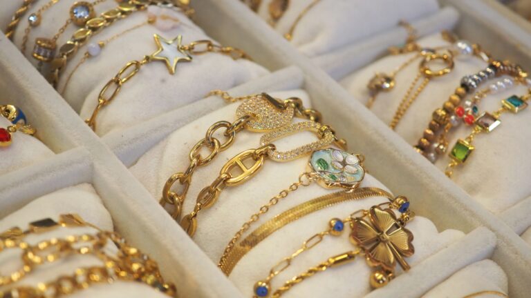 an image of yellow gold jewelry on display