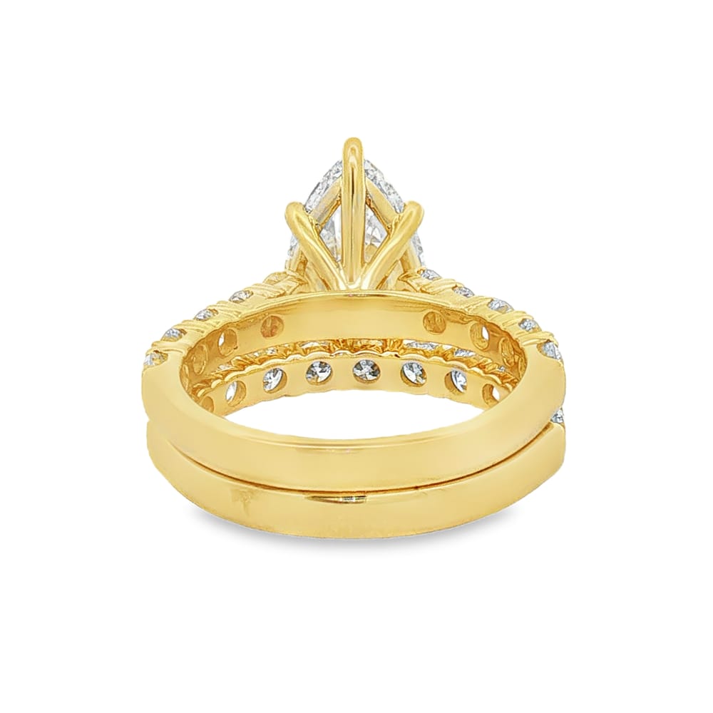 14K Yellow Gold Bridal Ring Set with Lab Grown Pear Shape Diamond and Round Side Diamonds