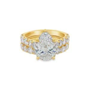 14K Yellow Gold Bridal Ring Set with Lab Grown Pear Shape Diamond and Round Side Diamonds