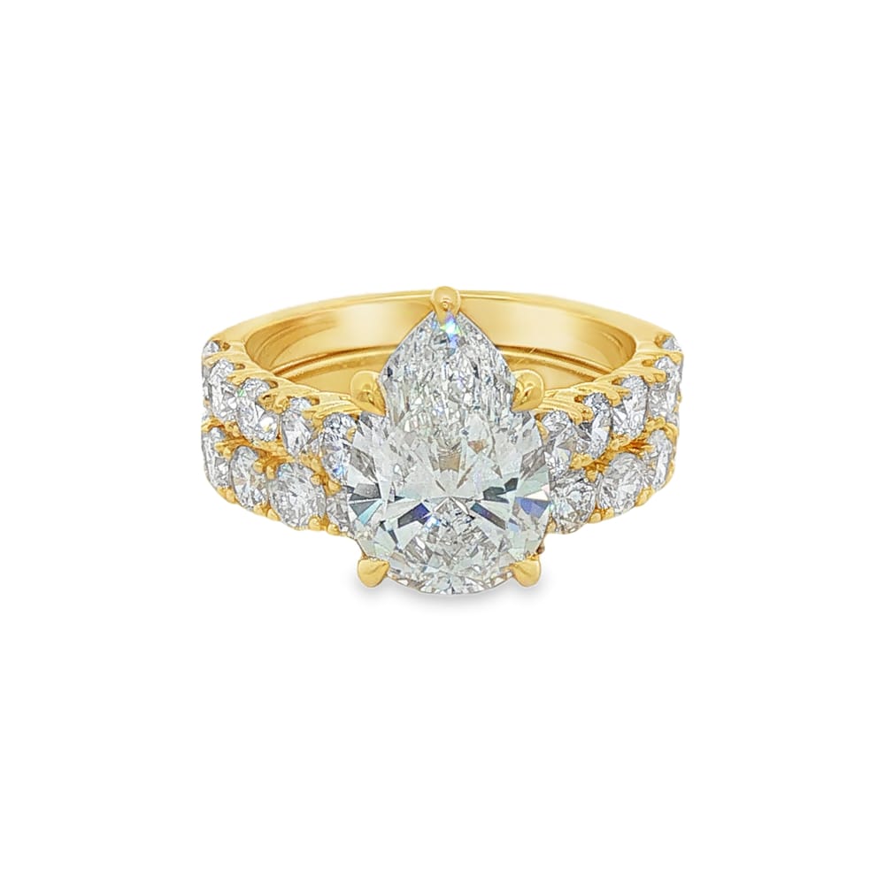 14K Yellow Gold Bridal Ring Set with Lab Grown Pear Shape Diamond and Round Side Diamonds