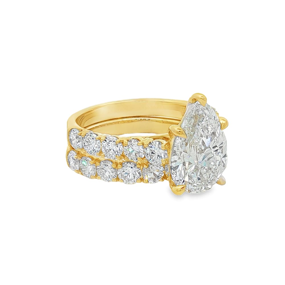 14K Yellow Gold Bridal Ring Set with Lab Grown Pear Shape Diamond and Round Side Diamonds
