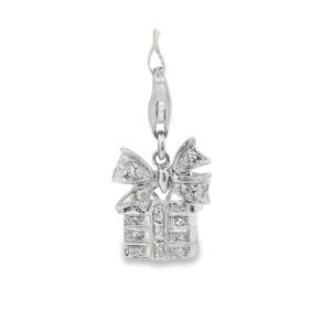 14K Gold Diamond Pendant with 16 Round Stones